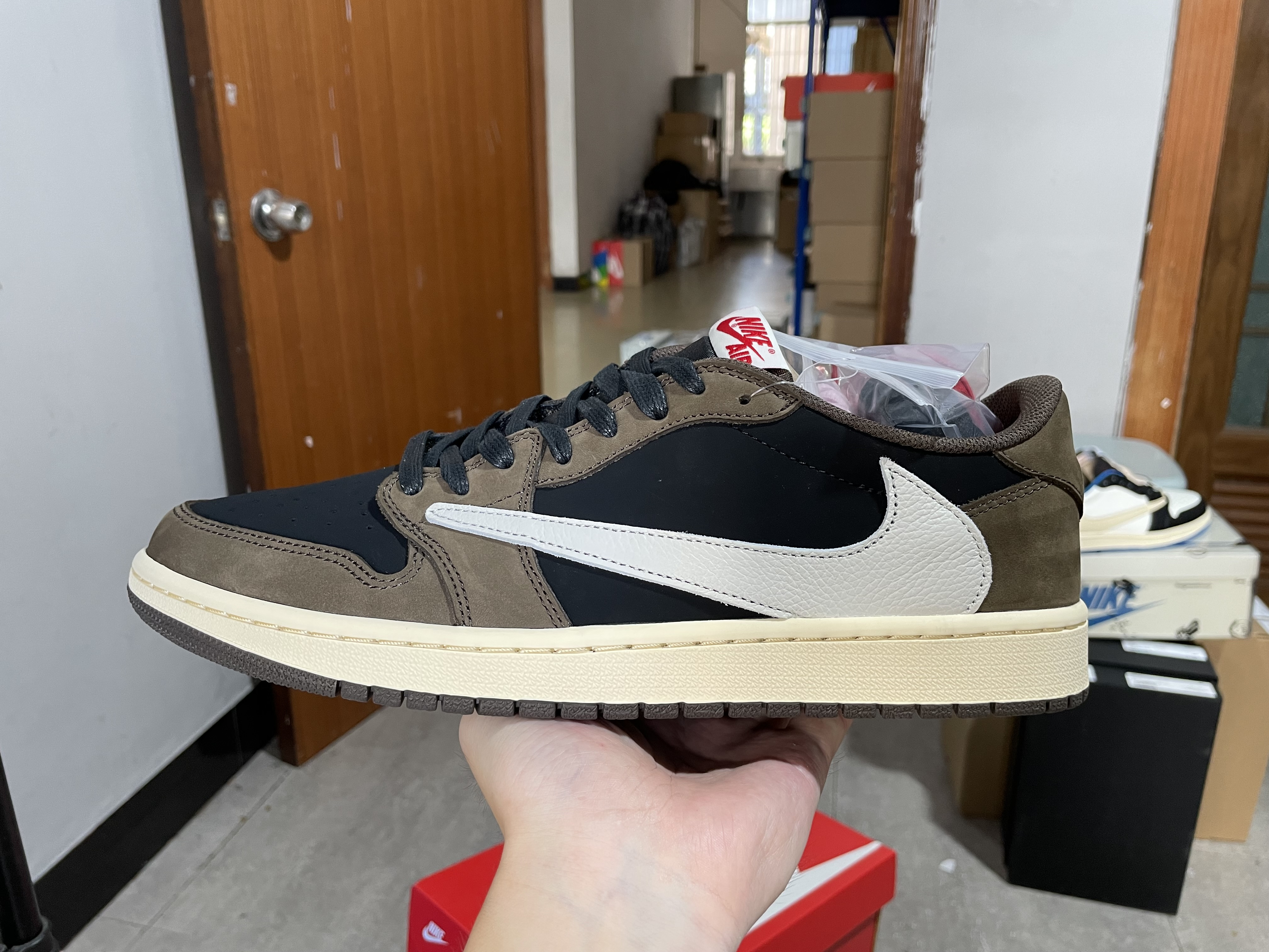 Travis Scott x Air Jordan 1 Low Mocha CQ4277-001